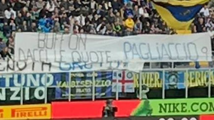 Inter, striscione dei tifosi contro Buffon FOTO