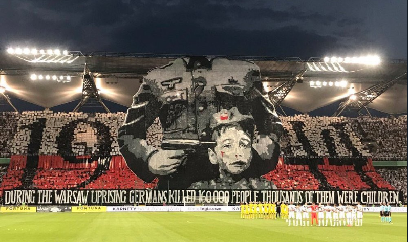 Legia Varsavia: coreografia contro i crimini del Nazismo FOTO