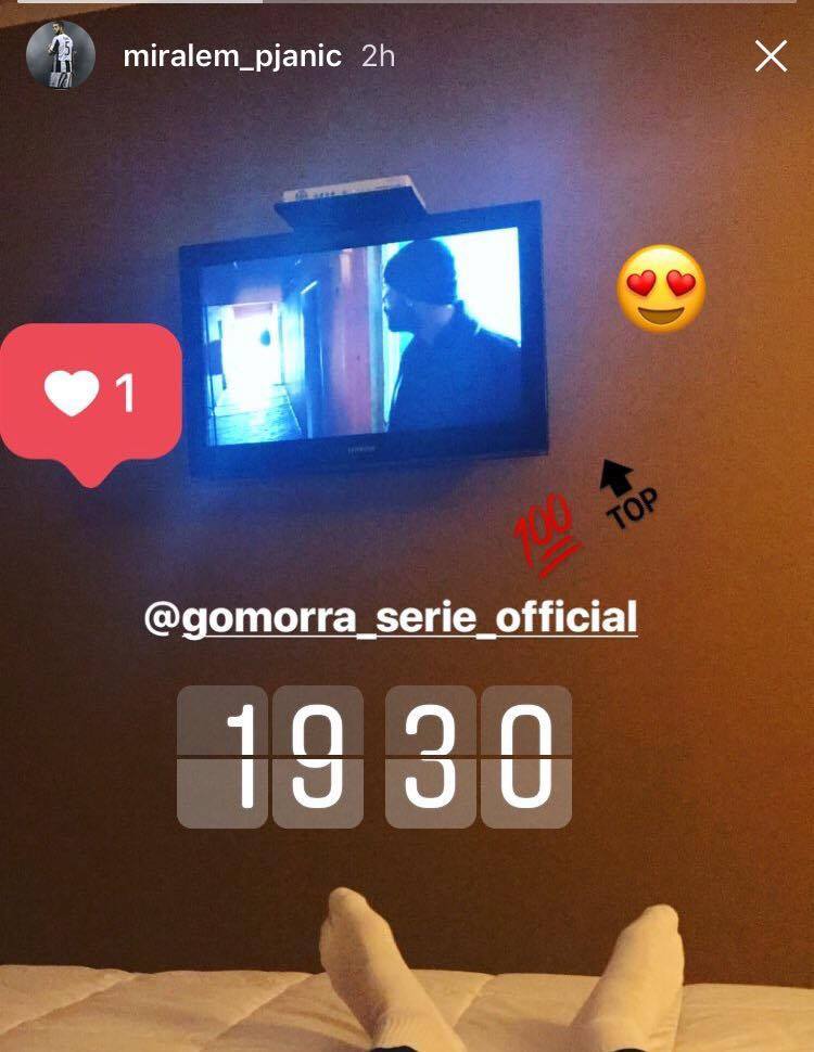 Juve, Pjanic in ritiro... con Gomorra FOTO