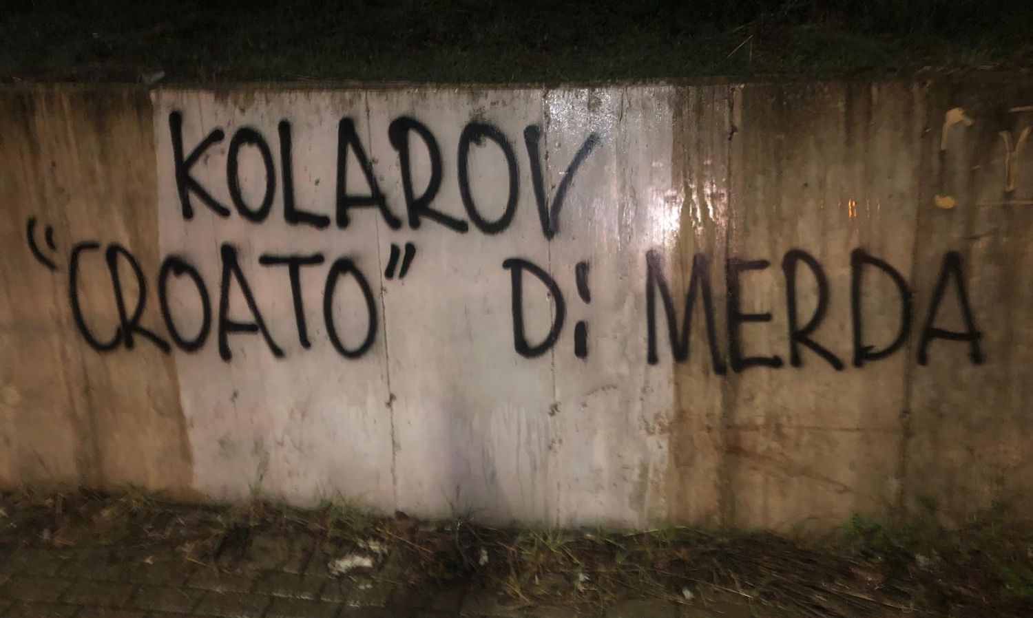 Roma, scritte vicino a casa di Kolarov: 'Abbassa la cresta croato di m...' FOTO