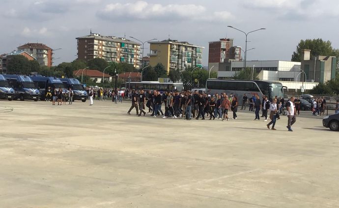 Juve-Verona, niente striscioni in curva e cori per gli ultras fermati. Tensione con tifosi del Verona FOTO e VIDEO