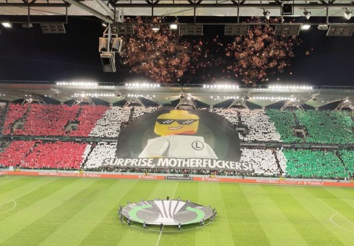 La Uefa chiude la curva, la risposta degli ultras del Legia: 'Sorpresa!' FOTO