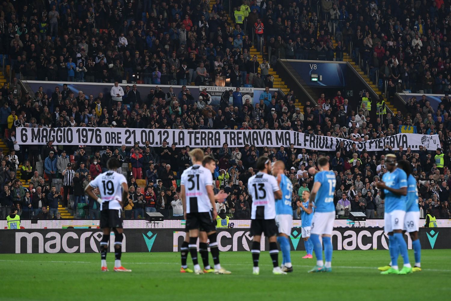 Udinese-Napoli interrotta, si ricorda il tragico terremoto: 'La terra tremava, ma il Friuli non si piegava' FOTO